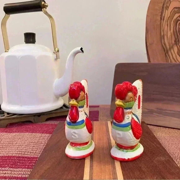 Vintage Ceramic LEGO Japan 4” Roosters Farmhouse/Scandi Salt and Pepper Shakers - Picture 7 of 7